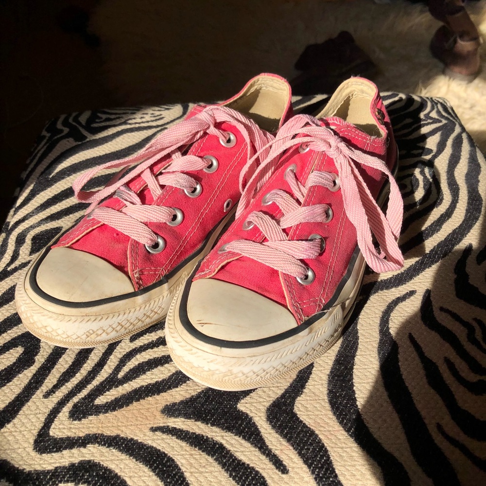 Hot pink converse